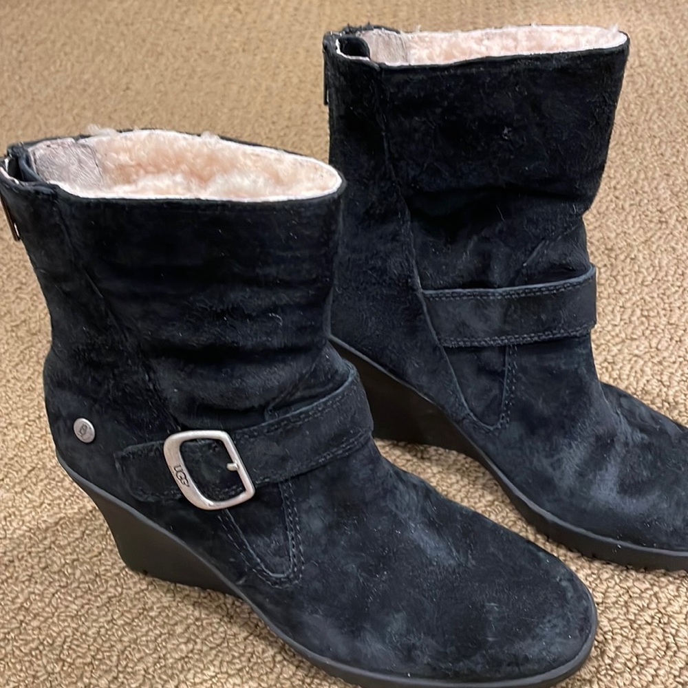 Black Suede Ugg Boot Size 6